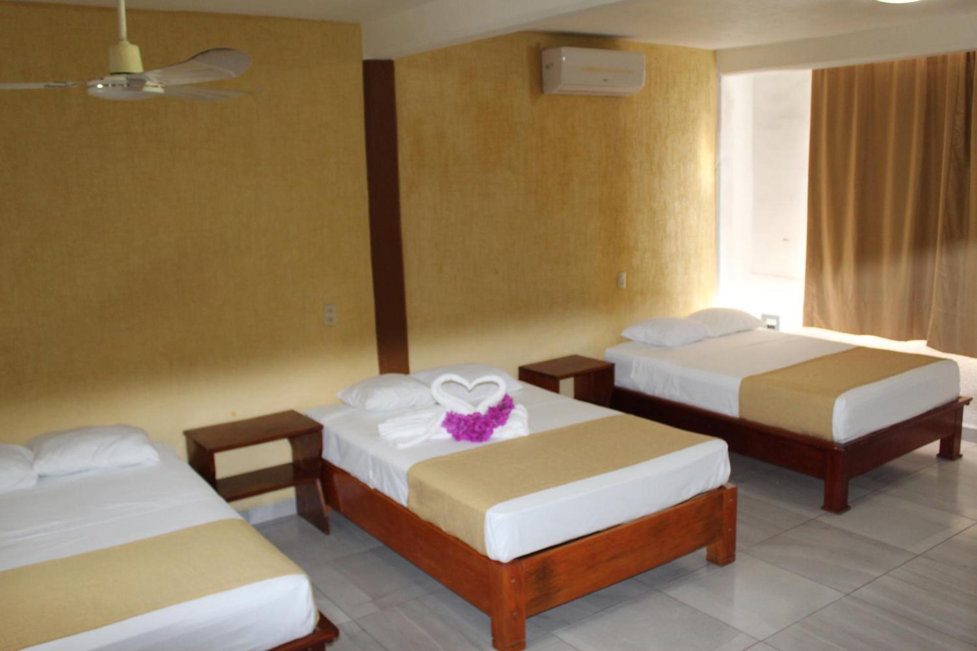 Hotel Victoria Zihuatanejo Exterior photo
